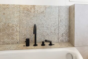 Modernes Holzhaus Armaturen Detailaufnahme